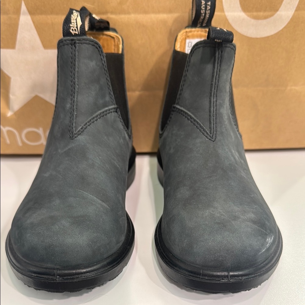 Blundstone Charcoal Leather Chelsea Boots NWT